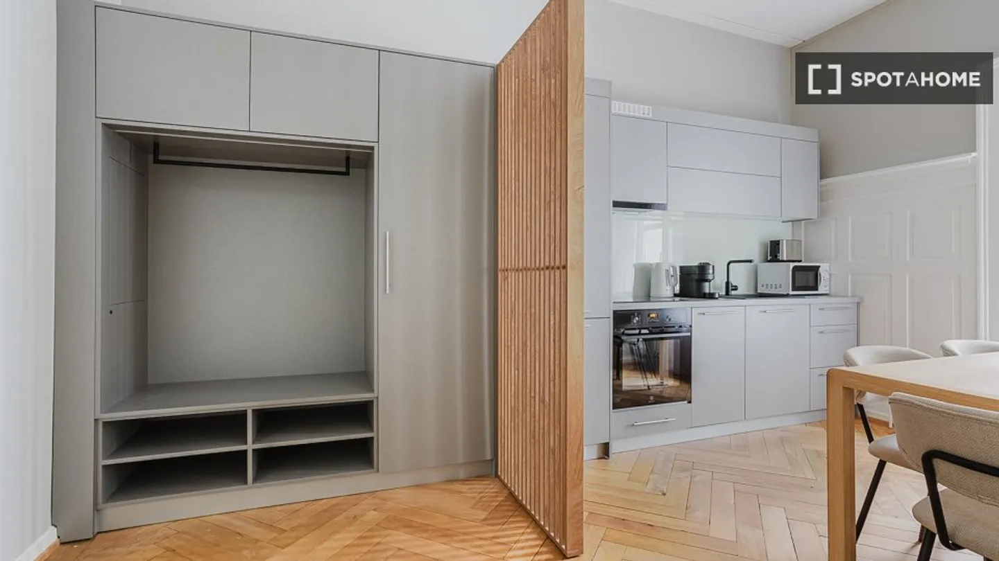 Charming Apartment in Zurich - Photo 13 of 18