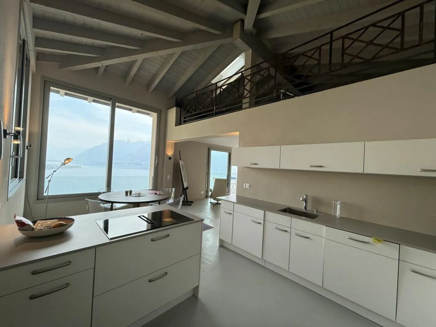 Modern apartment with lake view in sought-after location of Ronco sopra Ascona - Photo 3 of 14