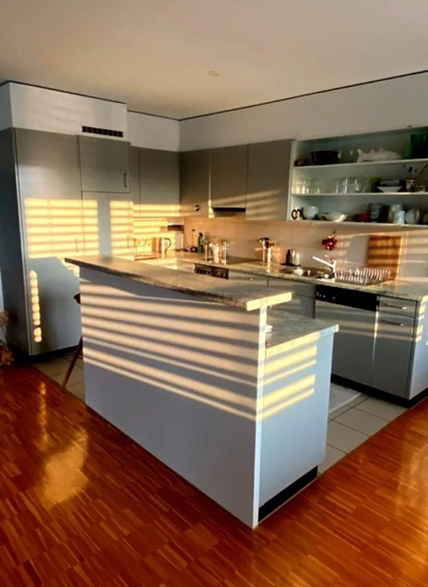 Appartement moderne avec balcon ensoleillé - Photo 3 sur 8