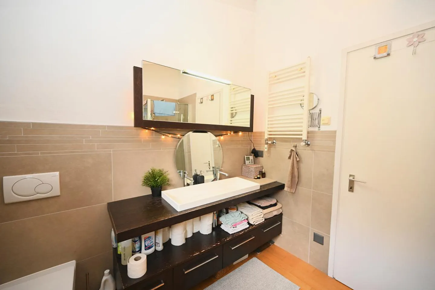 Charming Terraced House with Enchanting Lake and Mountain Views - Photo 18 of 21