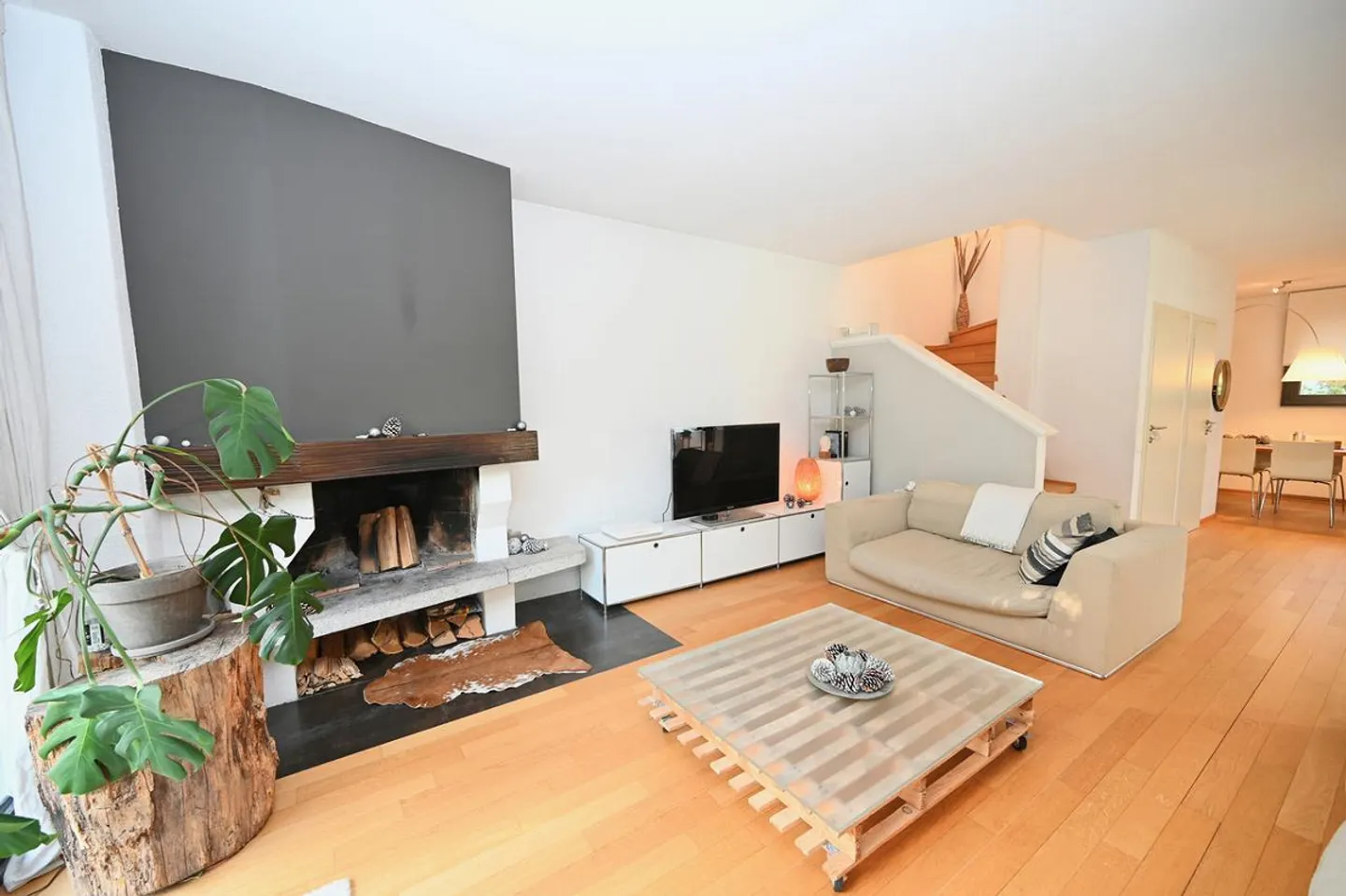 Charming Terraced House with Enchanting Lake and Mountain Views - Photo 7 of 21