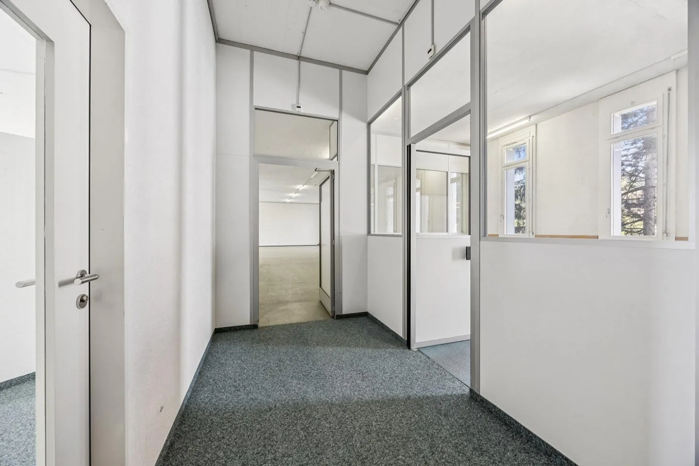 Versatile office, storage or commercial space in prime location in Heerbrugg - Photo 4 of 13