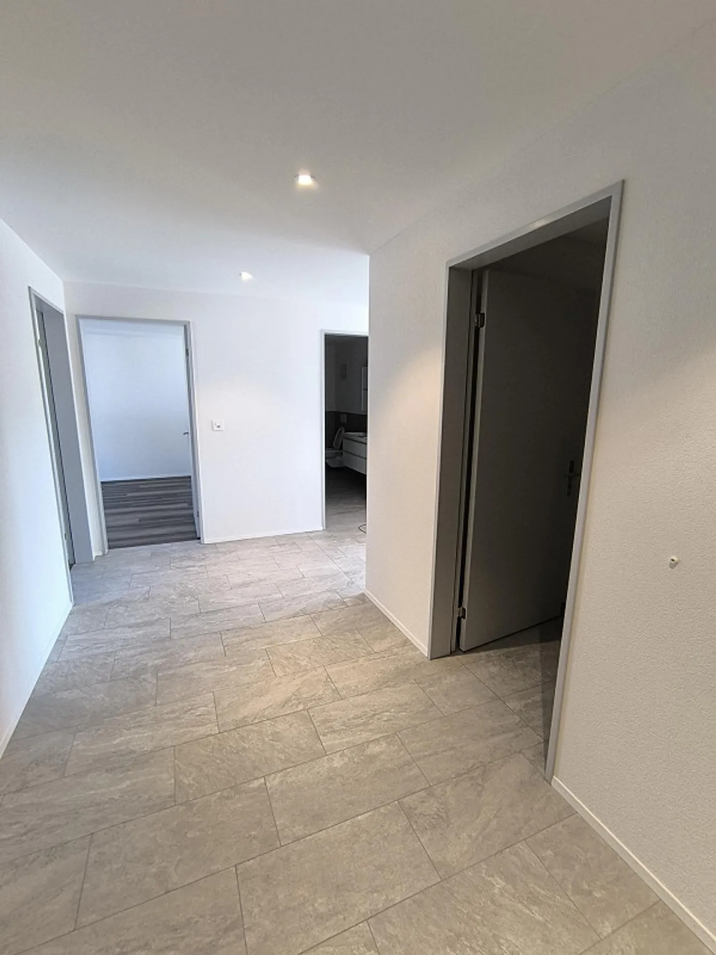 New, Modern 3.5 Room Apartment near Frauenfeld - Photo 2 of 9