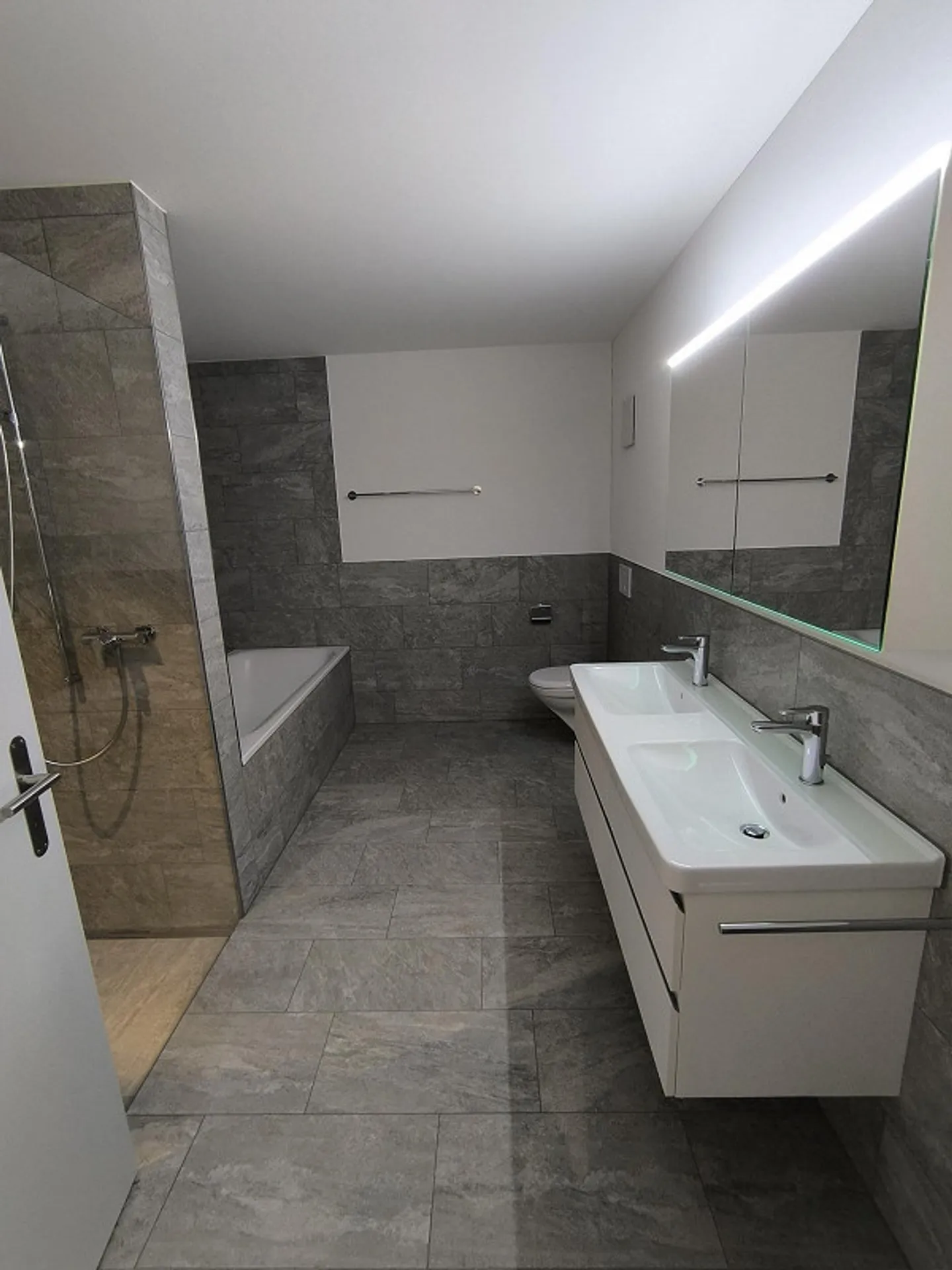 New, Modern 3.5 Room Apartment near Frauenfeld - Photo 3 of 9