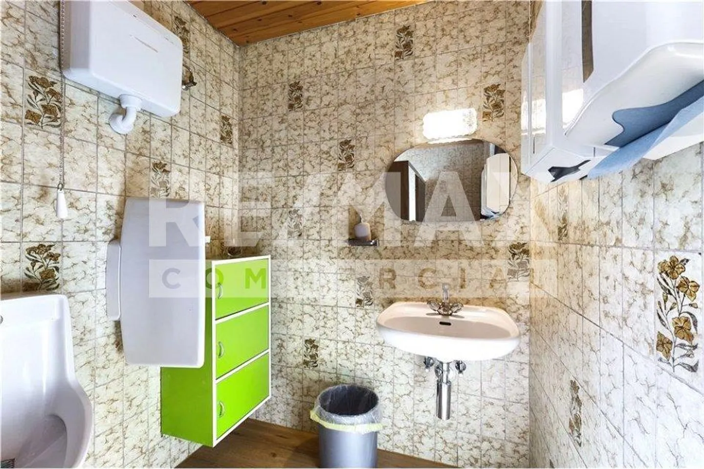 Proprietà residenziale e commerciale "TOURIST" in una posizione pedonale frequentata. - Foto 10 di 13