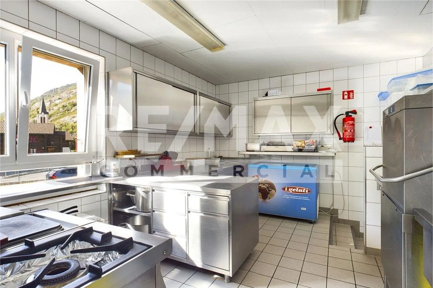 Proprietà residenziale e commerciale "TOURIST" in una posizione pedonale frequentata. - Foto 11 di 13