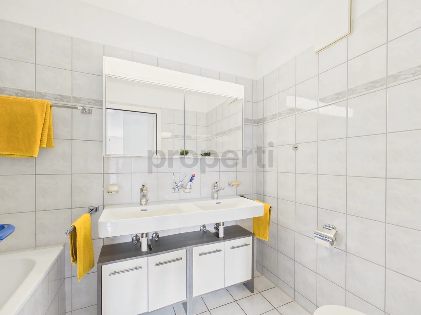 Spacious 4.5-room apartment with sunny balcony in Tuggen SZ - Photo 7 of 9