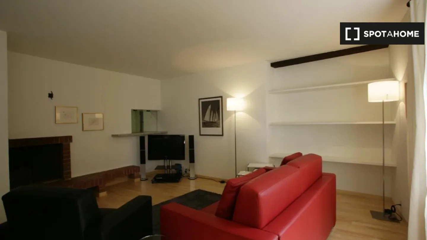 Discover, visit and rent your new home online with full confidence. - Photo 2 of 6