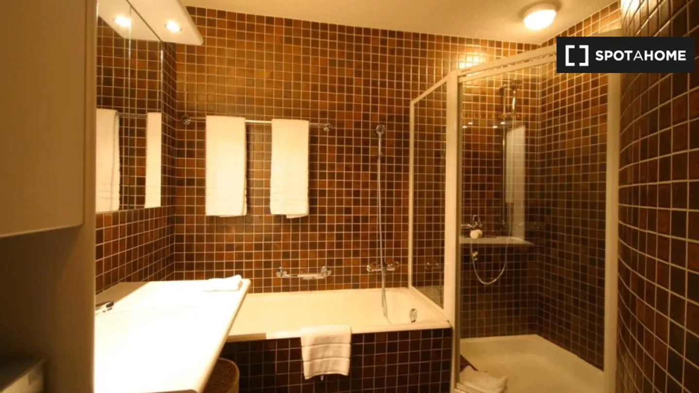 Discover, visit and rent your new home online with full confidence. - Photo 6 of 6