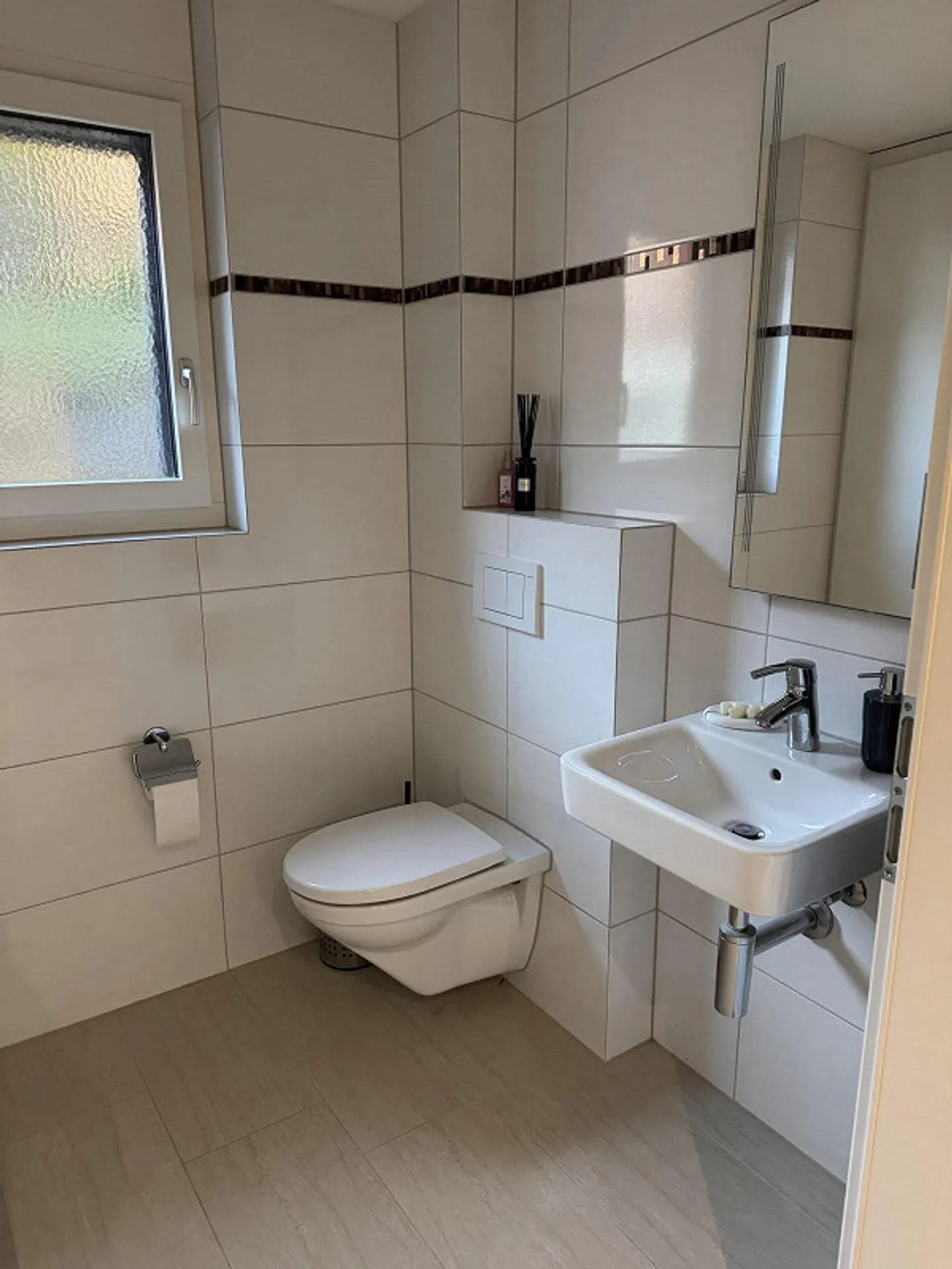 Appartement spacieux et moderne de 4,5 pièces avec vue sur les Mythen - Photo 4 sur 6