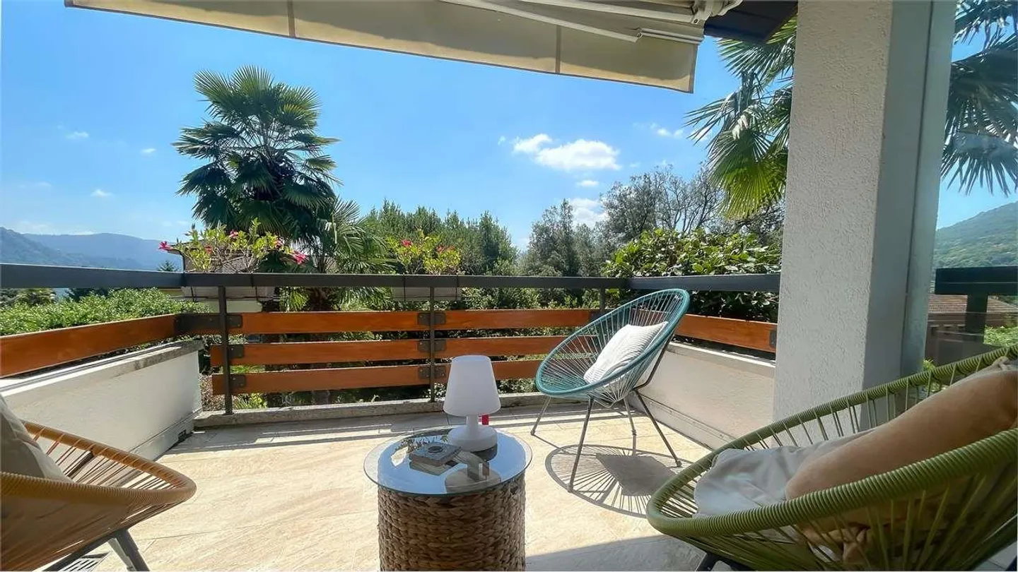 ELEGANTE CASA CON GIARDINO E VISTA SUL VERDE - Foto 8 di 13