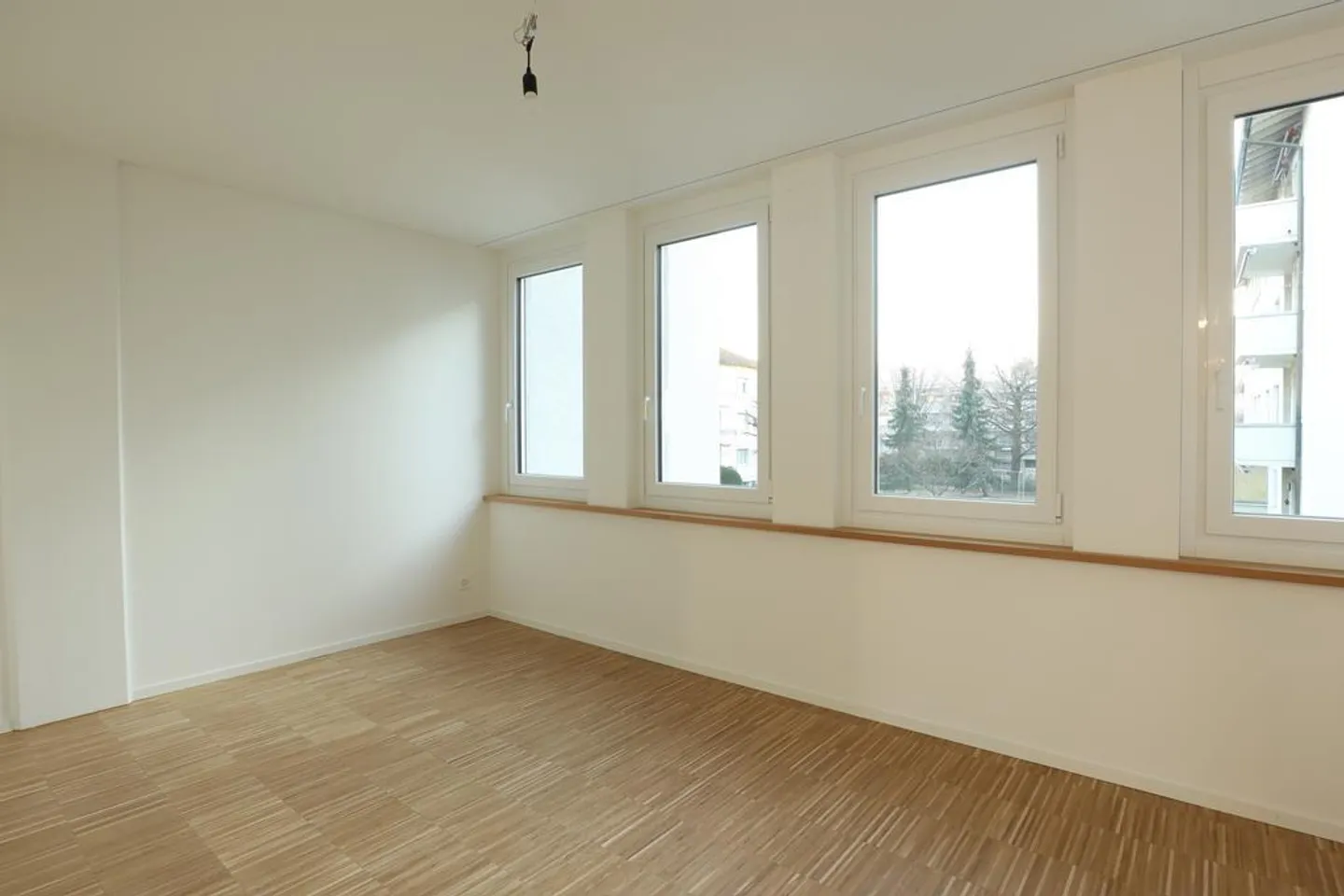 Modern Studio with Large Kitchen - Photo 4 of 5