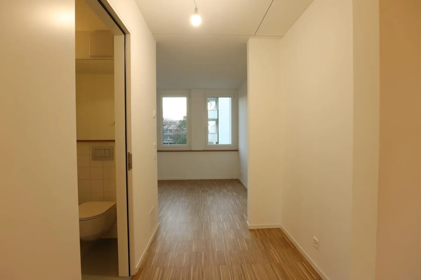 Modern Studio with Large Kitchen - Photo 5 of 5