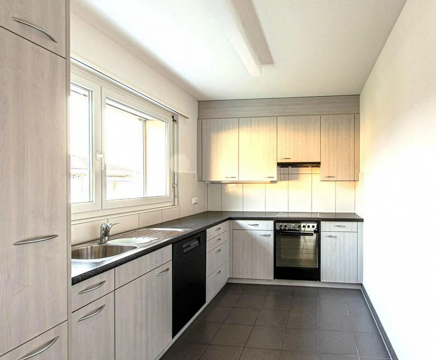 Chic living... - Photo 2 of 8