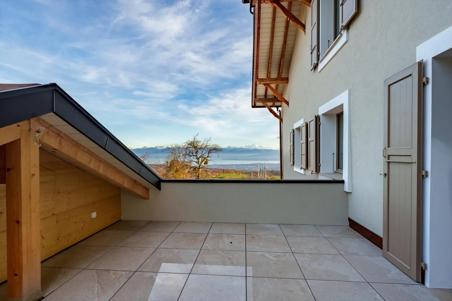 High-end apartment in Arzier - Photo 5 of 12