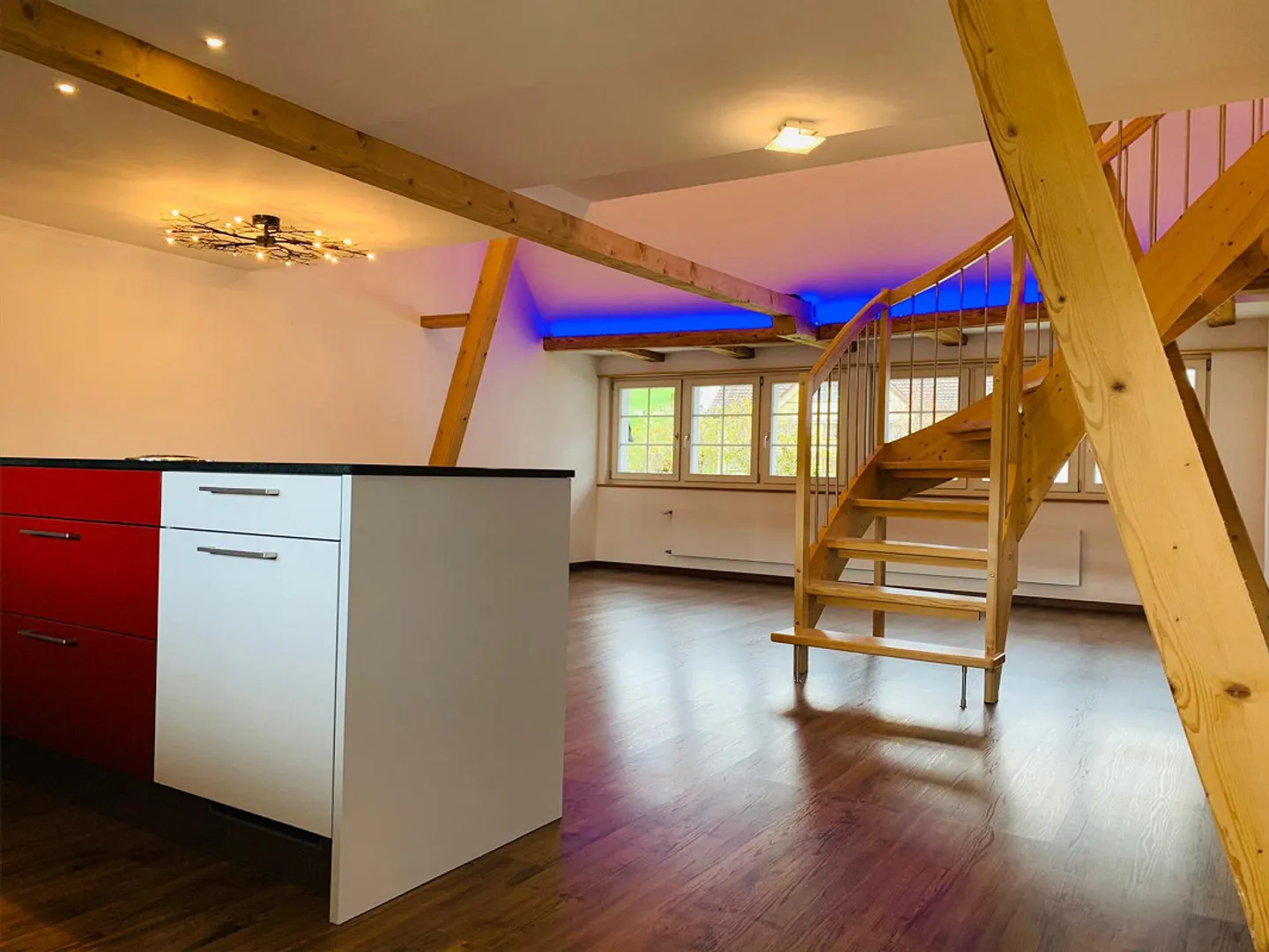 Affascinante appartamento maisonette di 4,5 stanze in affitto - Foto 1 di 16