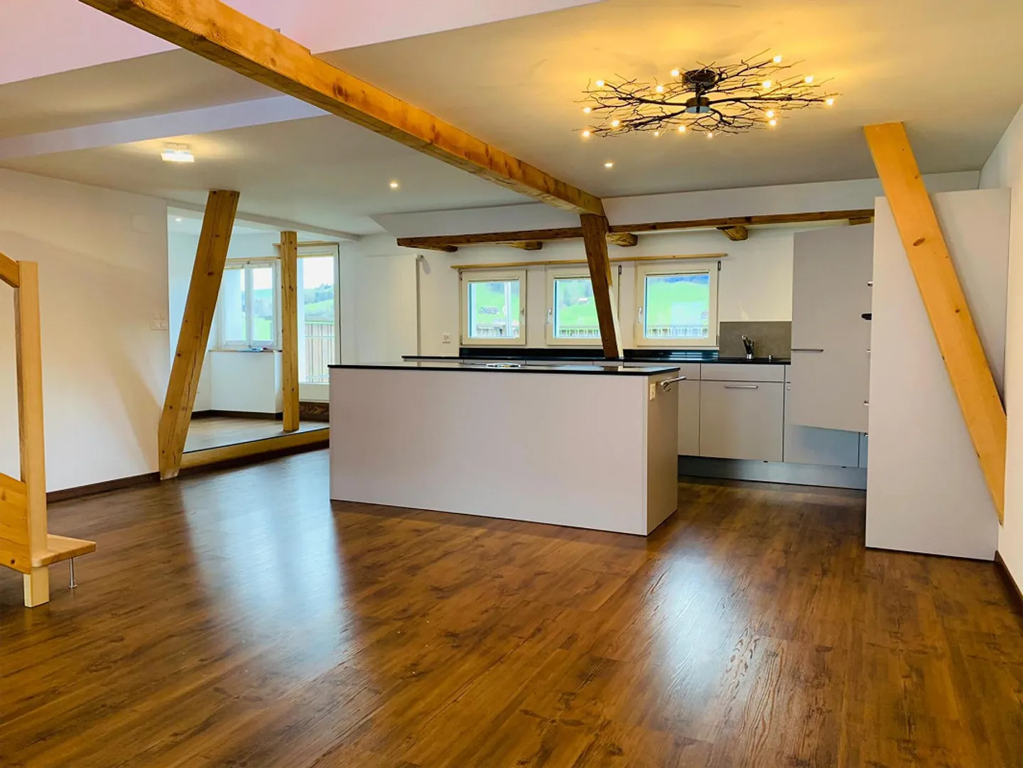 Affascinante appartamento maisonette di 4,5 stanze in affitto - Foto 4 di 16