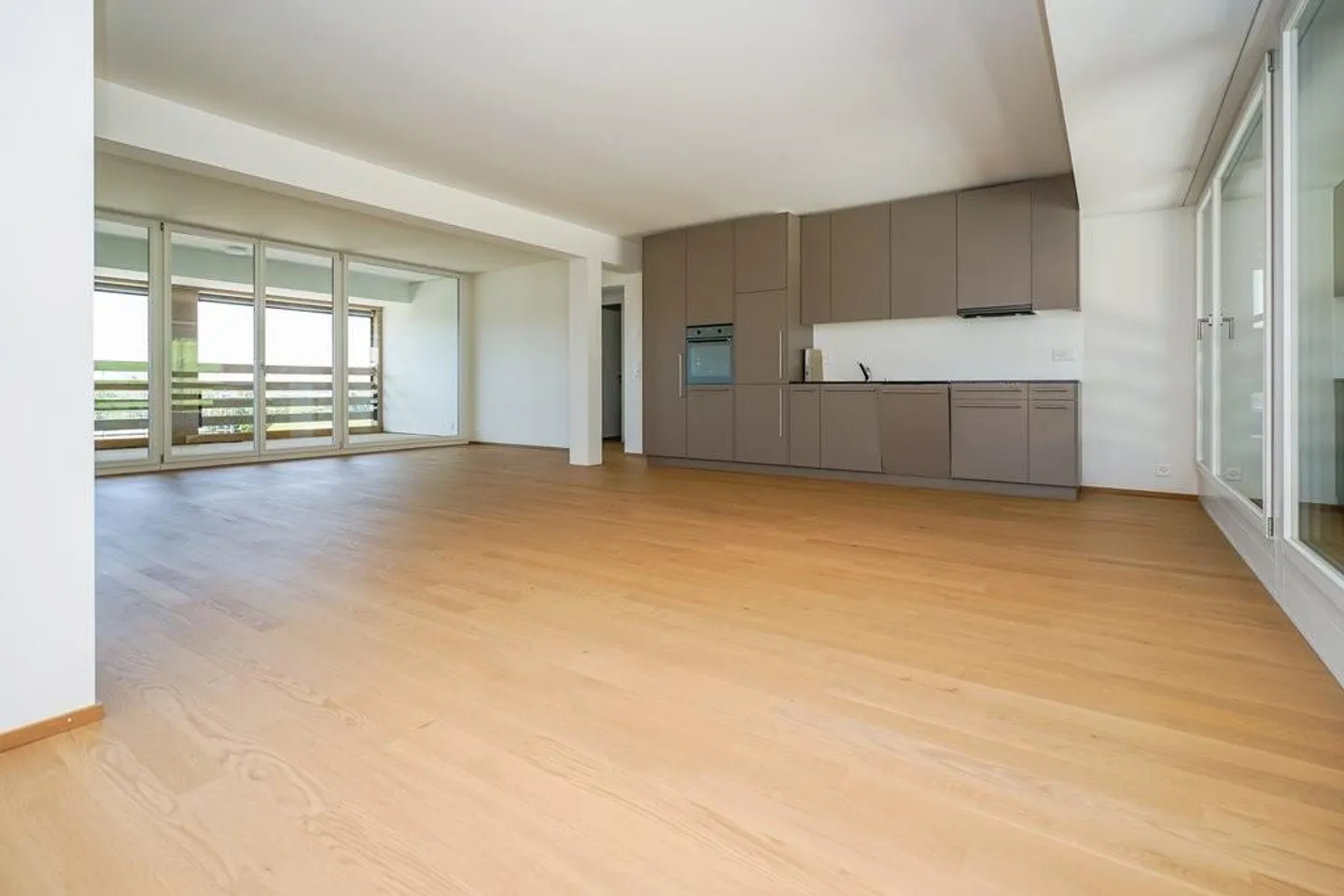 Moderne Wohnung im Hirschenareal - Foto 2 von 8