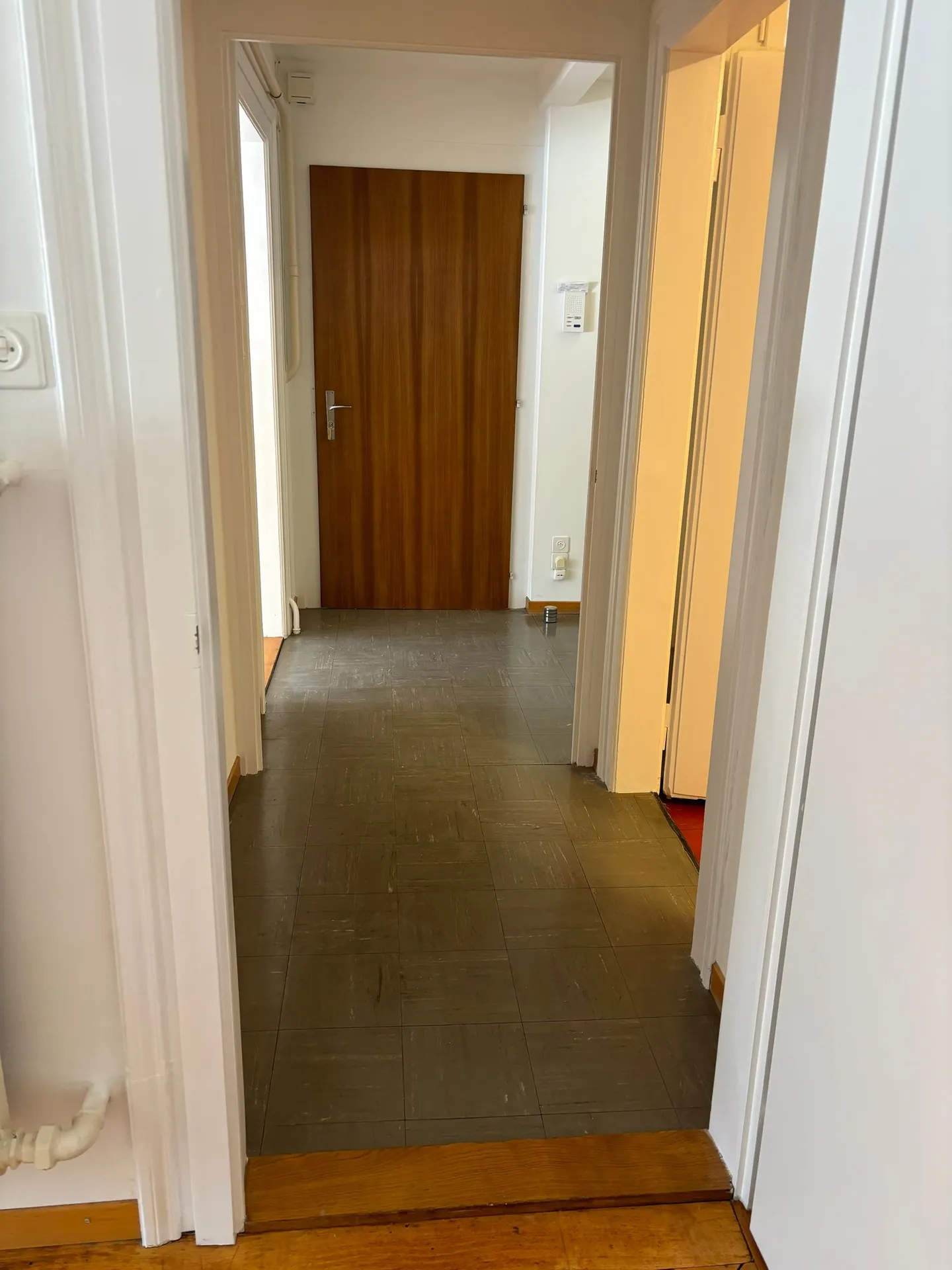 Charming 3.5-room apartment on Bahnhofstrasse in Biel - Photo 9 of 12