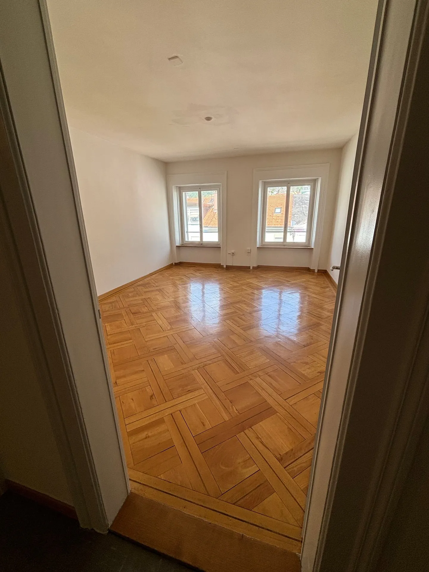 Charming 3.5-room apartment on Bahnhofstrasse in Biel - Photo 11 of 12