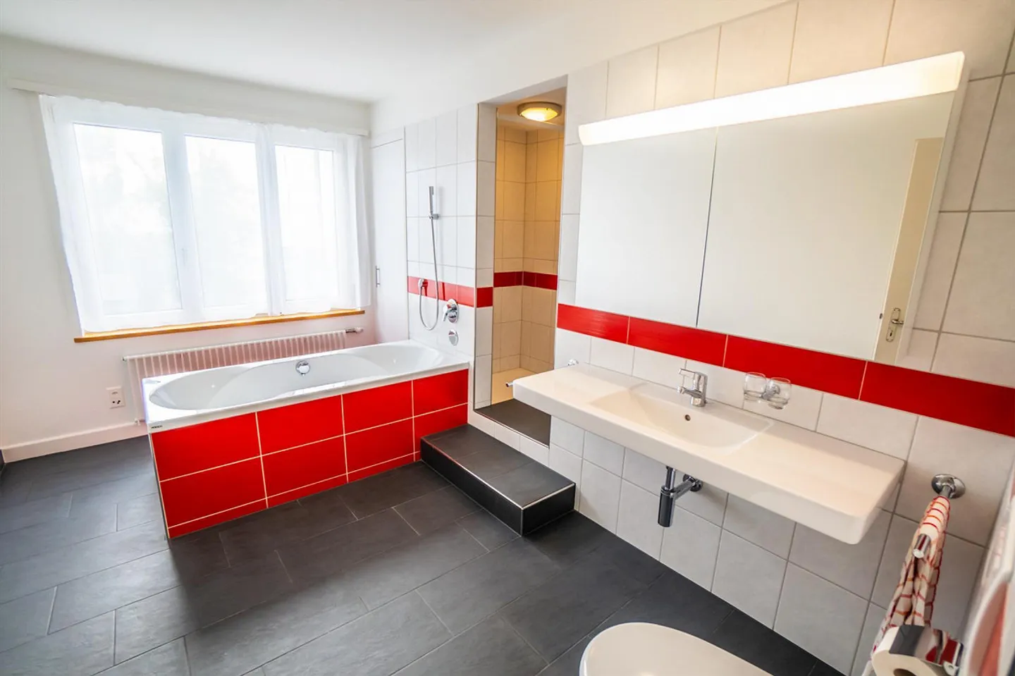 Appartamento spazioso con una buona disposizione - WG possibile - Foto 7 di 10