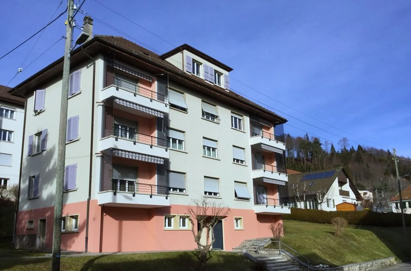 Appartement de 3 pièces rénové dans un quartier calme et ensoleillé - Photo 1 sur 9