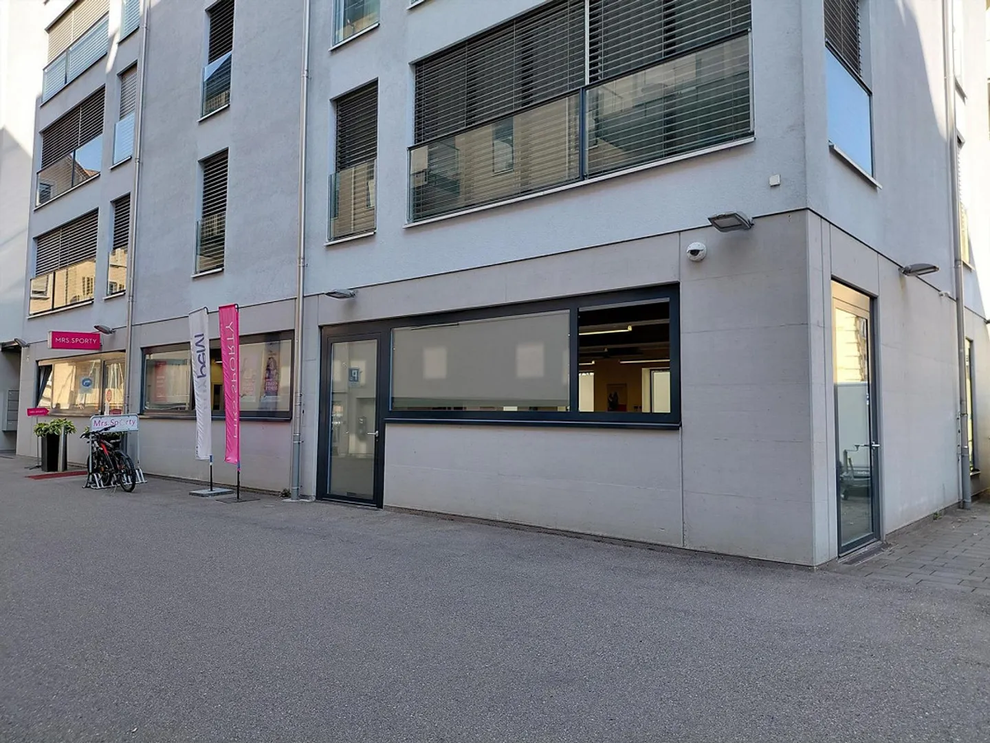 Commercial Practice or Office Space in a Well-Frequented Location - Photo 3 of 19
