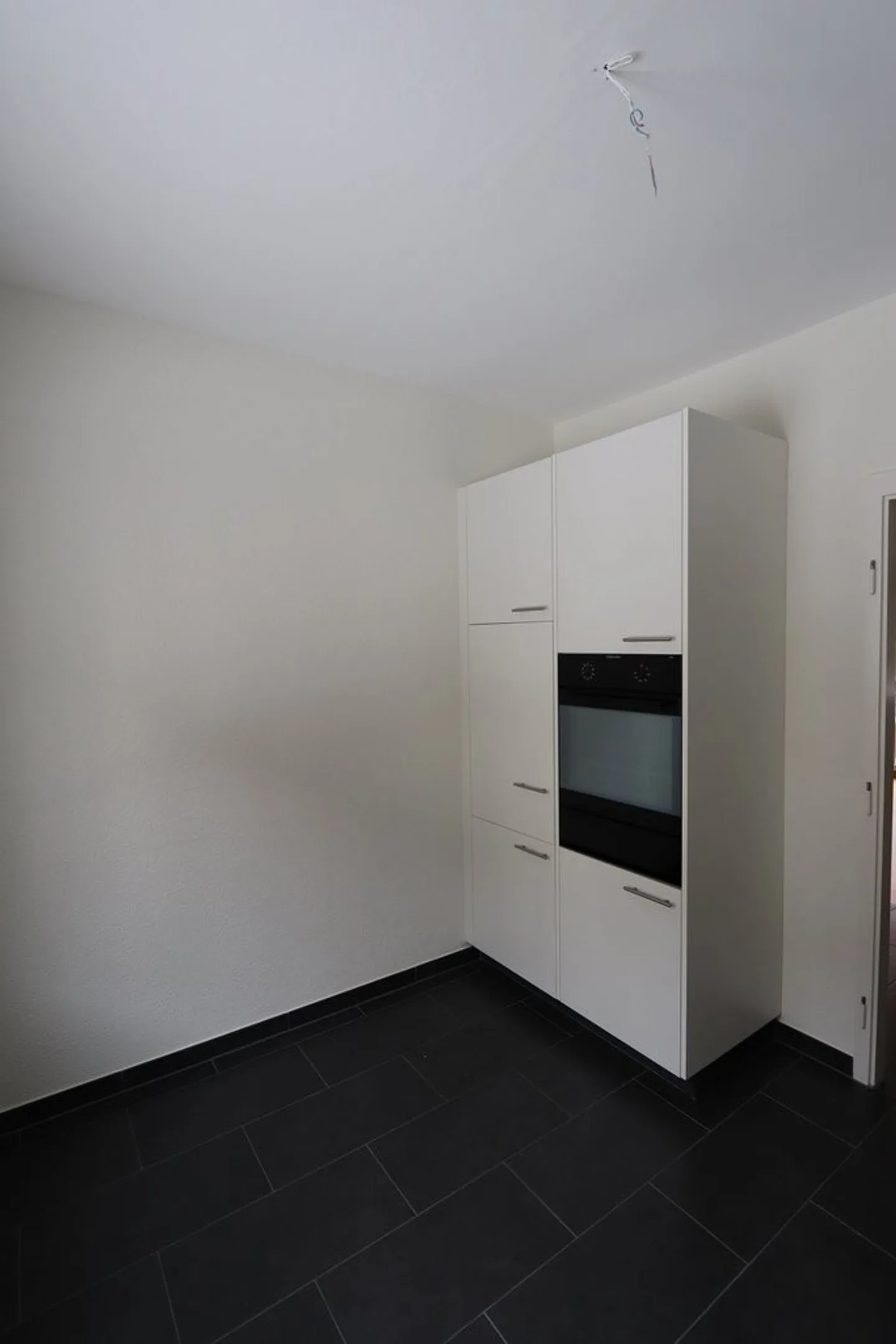 Appartement de 3 pièces rénové dans un quartier calme et ensoleillé - Photo 3 sur 9