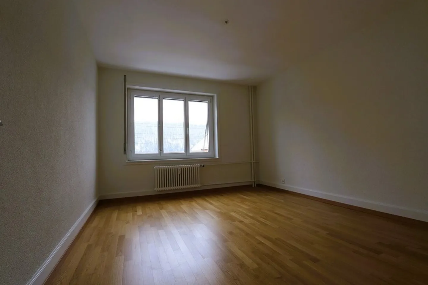 Appartement de 3 pièces rénové dans un quartier calme et ensoleillé - Photo 6 sur 9
