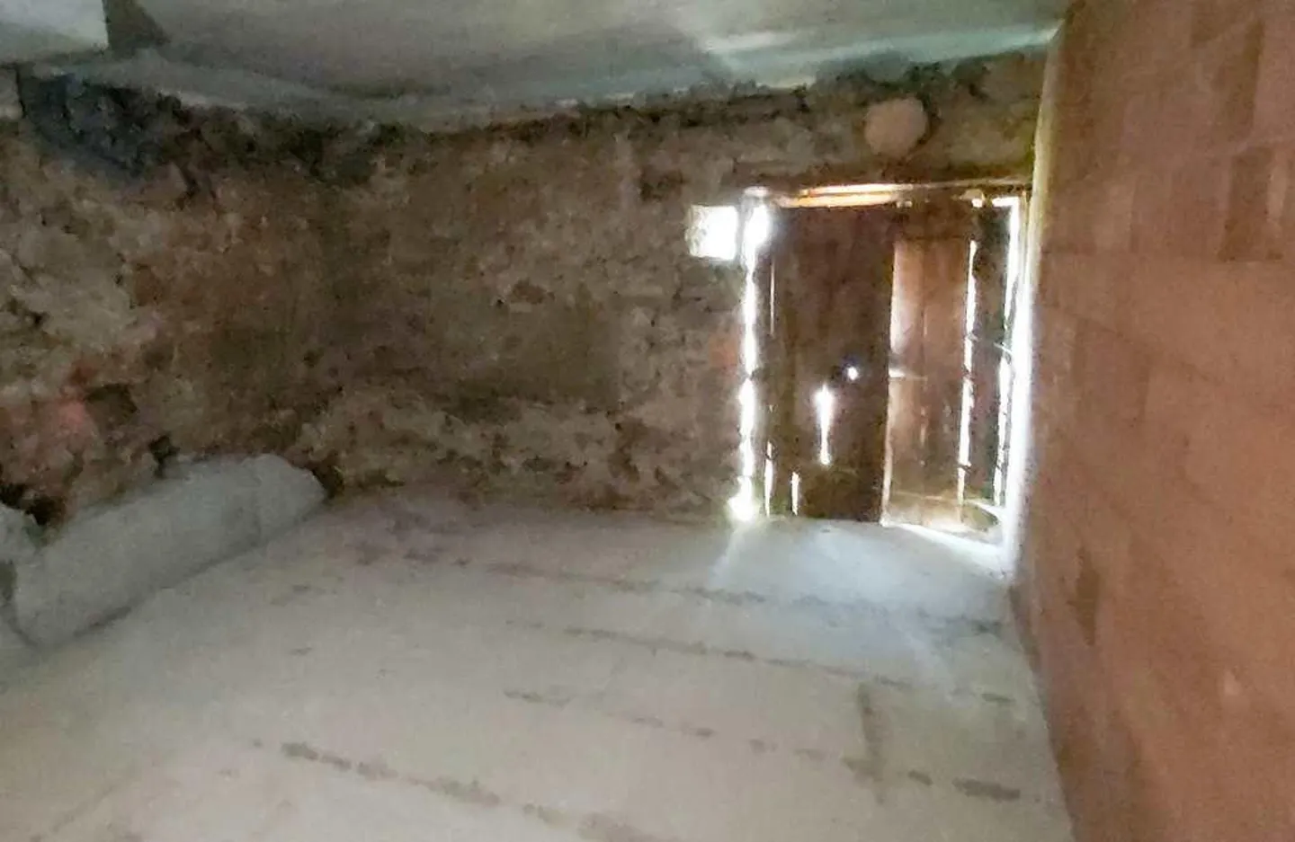 Rustico di 3,5 locali parzialmente riattato con terreno e bella vista - Foto 6 di 23