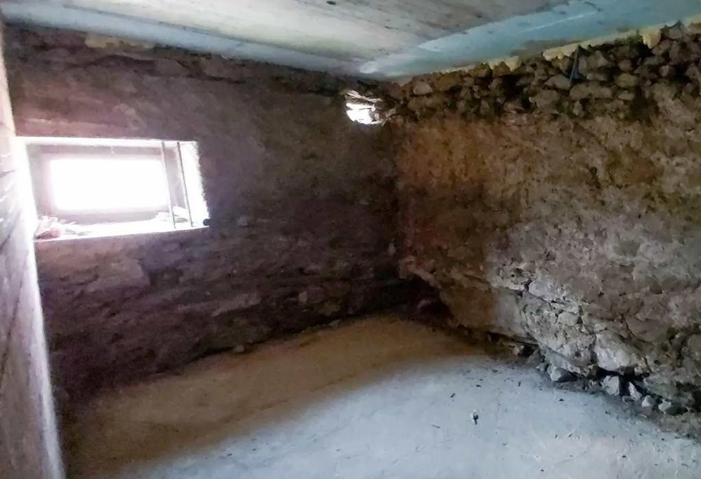 Rustico di 3,5 locali parzialmente riattato con terreno e bella vista - Foto 7 di 23
