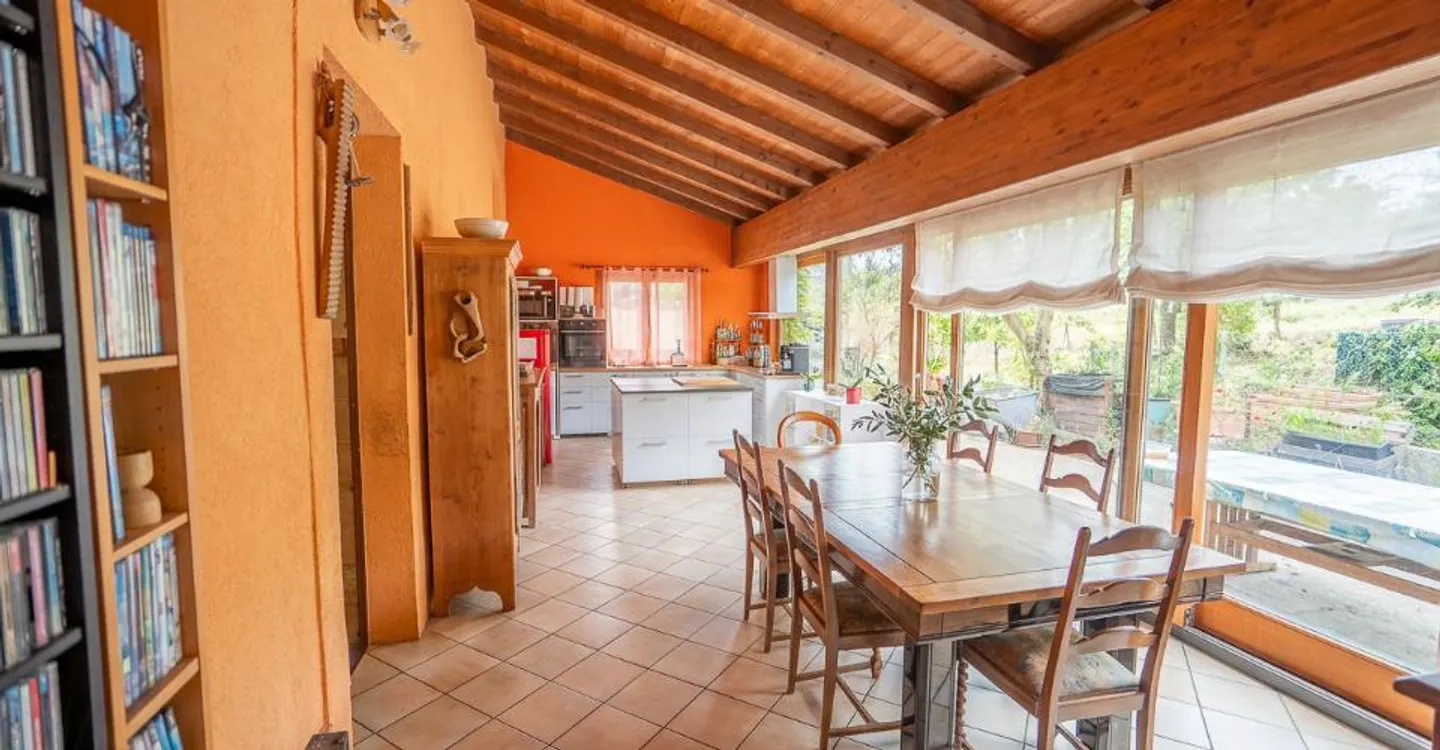 Maison familiale spacieuse - un bien à fort potentiel à rénover - Foto 2 di 5
