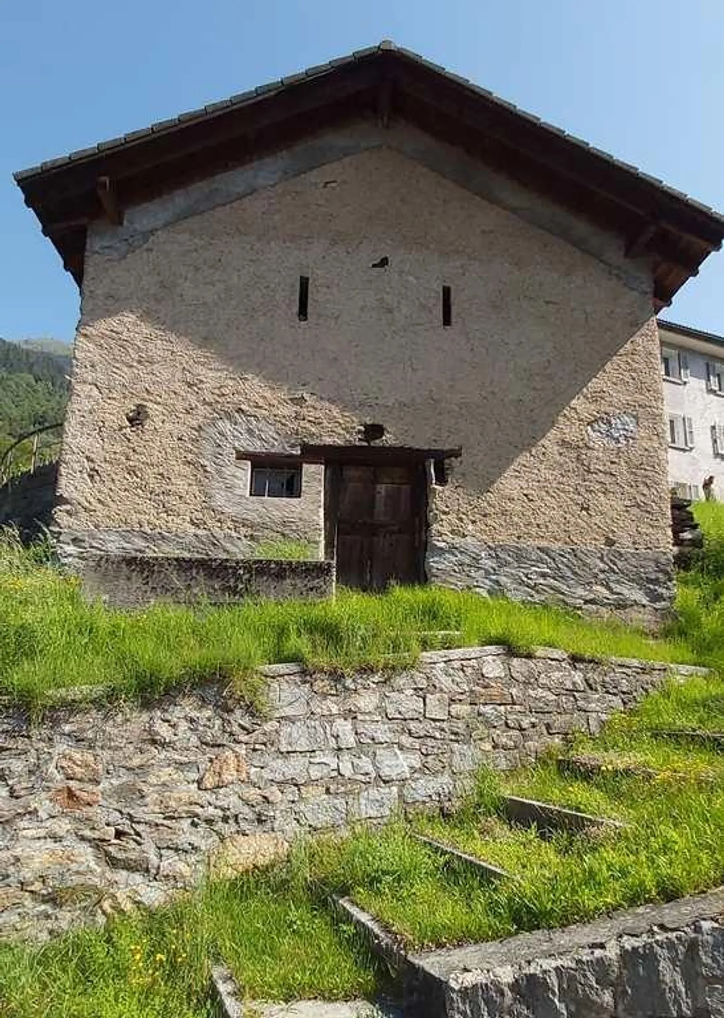 Rustico di 3,5 locali parzialmente riattato con terreno e bella vista - Foto 2 di 23