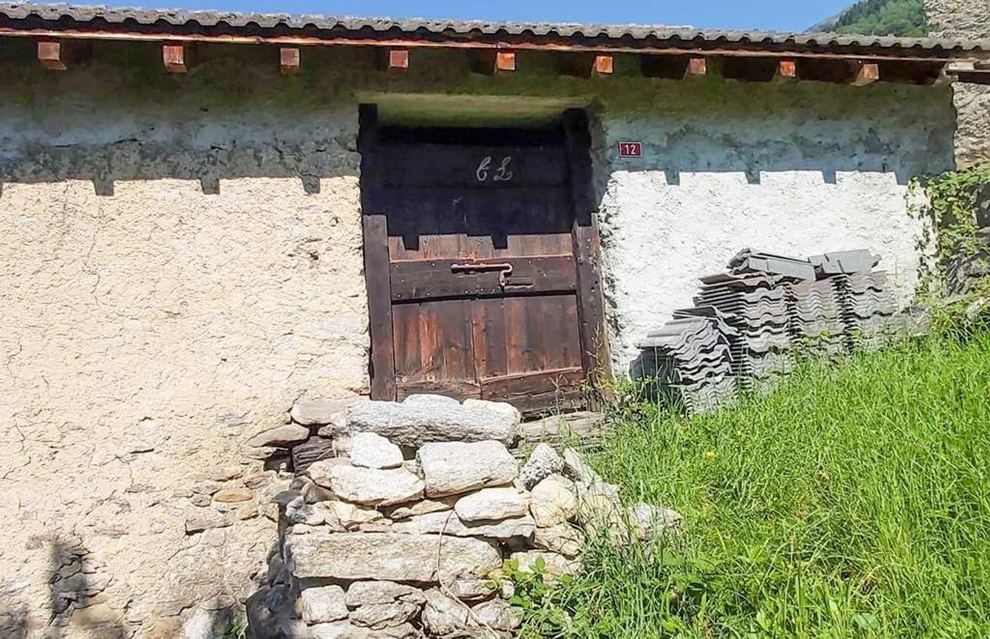 Rustico di 3,5 locali parzialmente riattato con terreno e bella vista - Foto 3 di 23