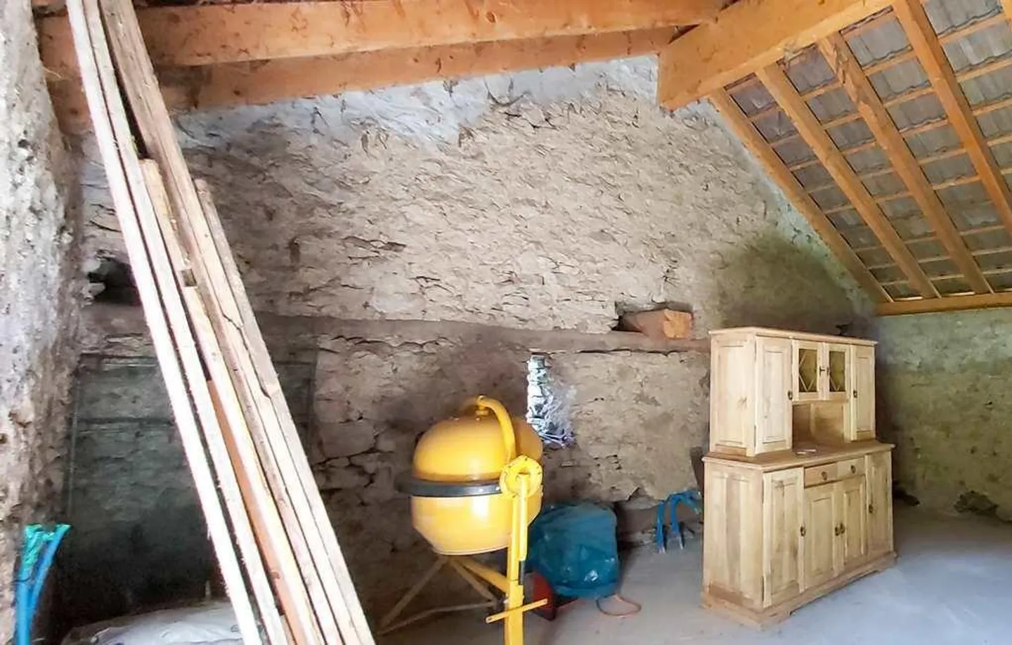 Rustico di 3,5 locali parzialmente riattato con terreno e bella vista - Foto 5 di 23