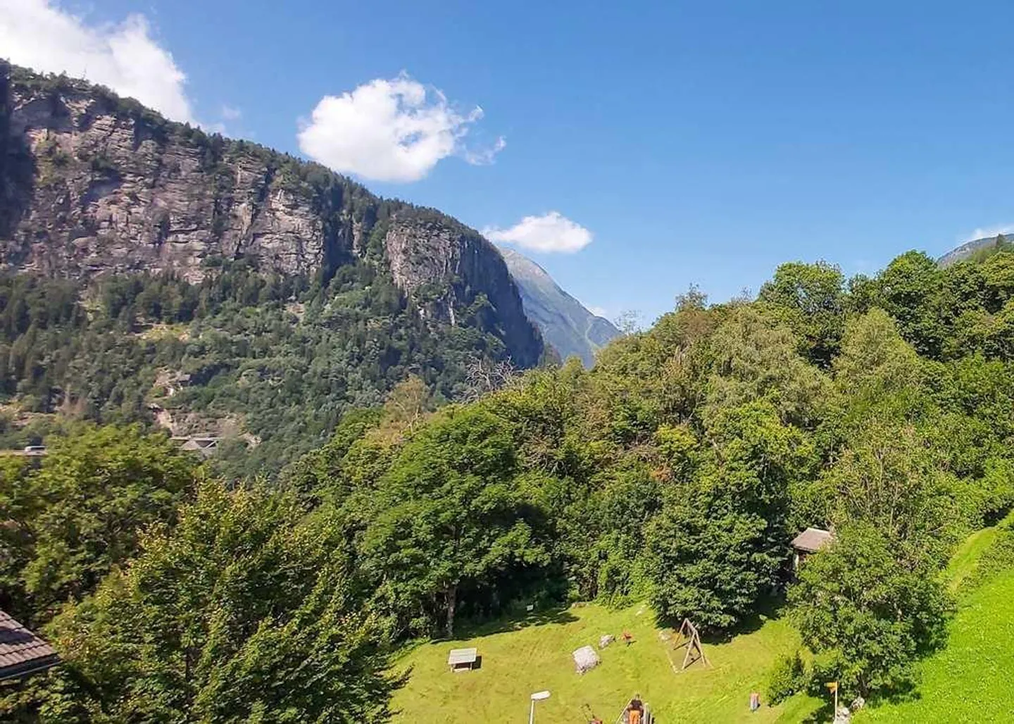 Rustico di 3,5 locali parzialmente riattato con terreno e bella vista - Foto 14 di 23