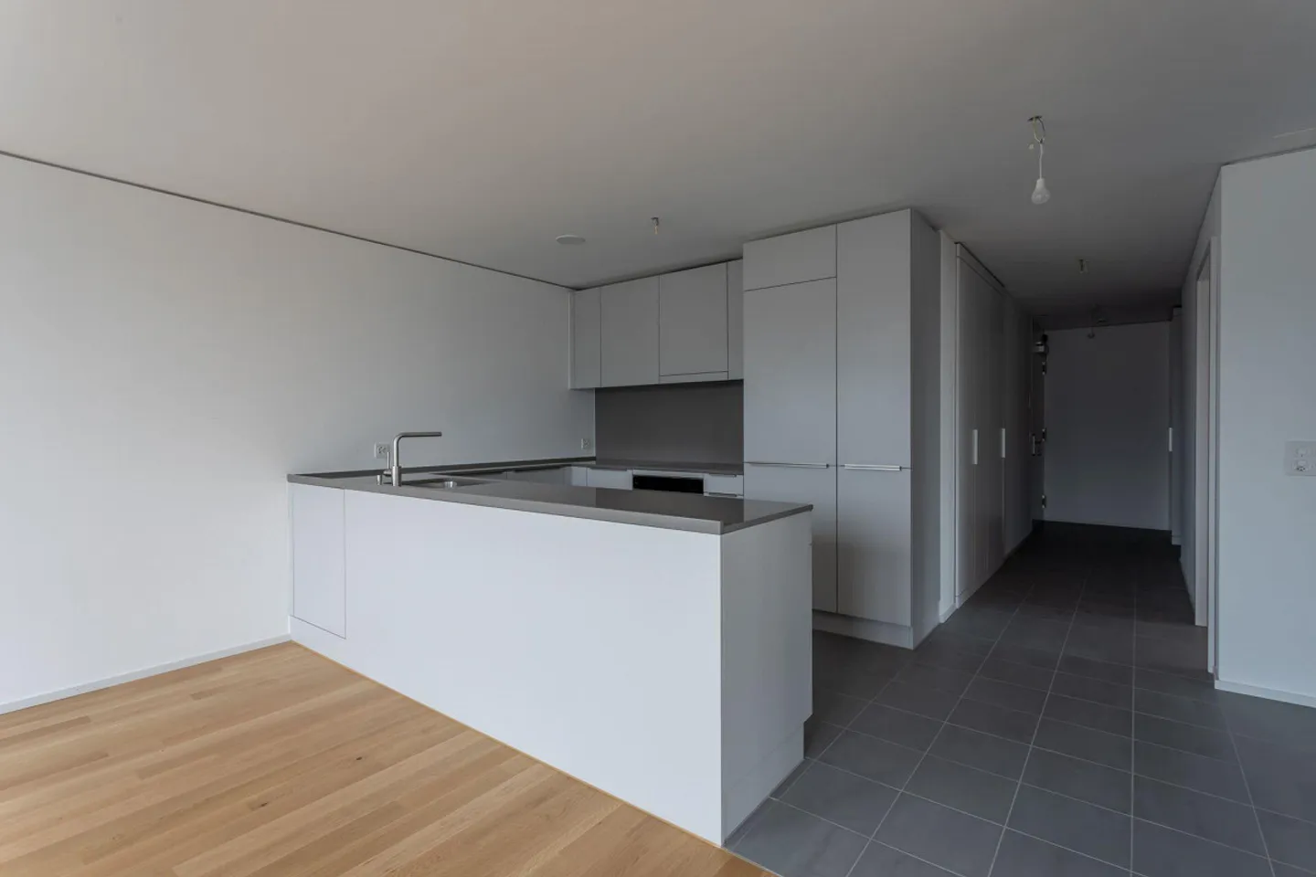 Appartement spacieux de 2,5 pièces 12.14 avec vue exclusive - Photo 1 sur 11