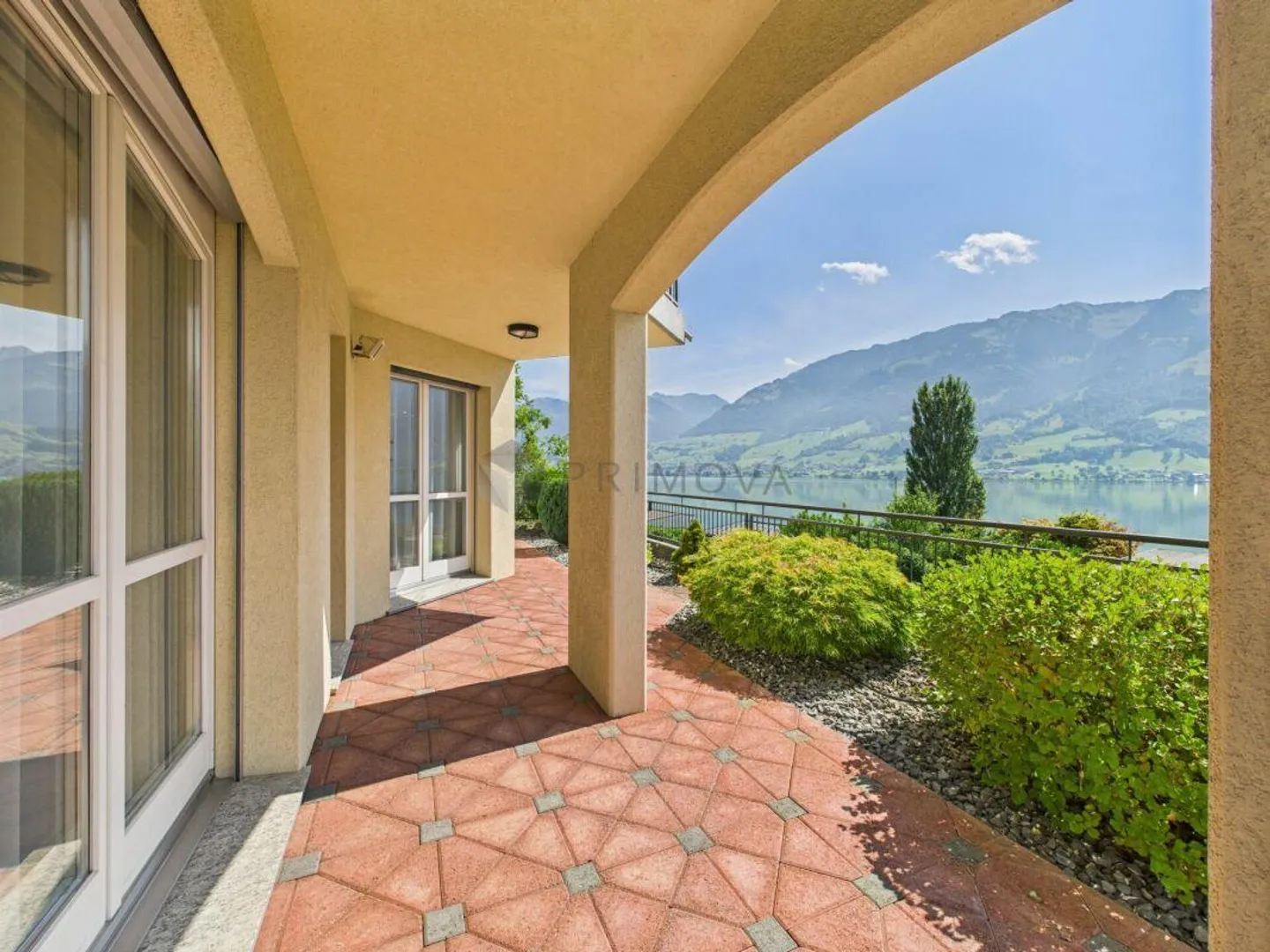 Architektonisches Juwel mit Seeblick - Foto 2 von 29