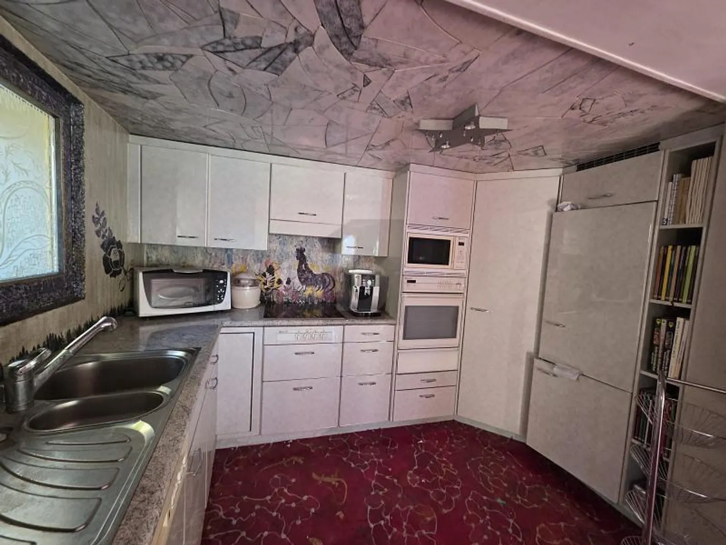 SPACIOUS AND SUNNY WITH A VIEW - Photo 2 of 5