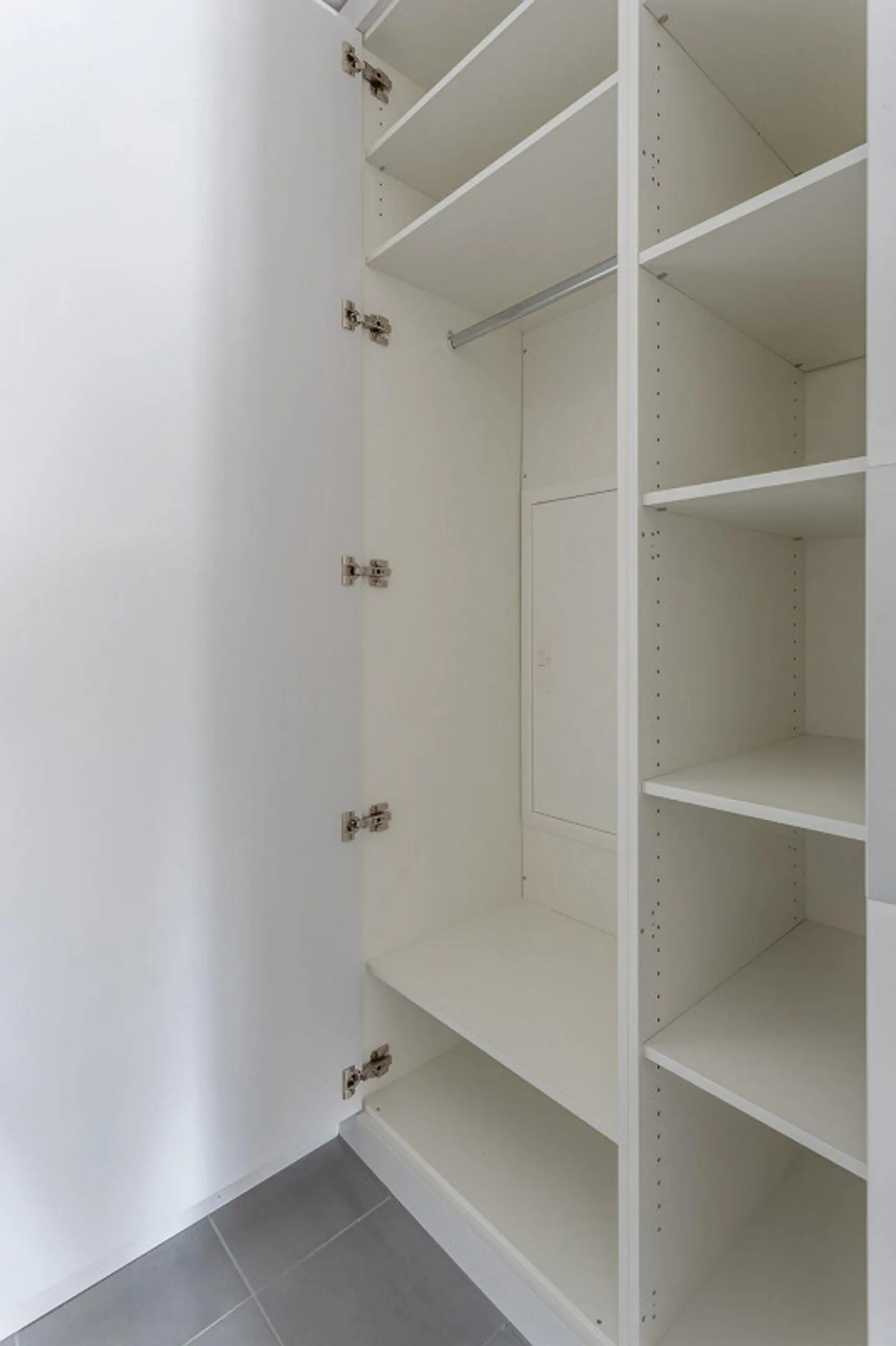 Appartement spacieux de 2,5 pièces 12.14 avec vue exclusive - Photo 3 sur 11