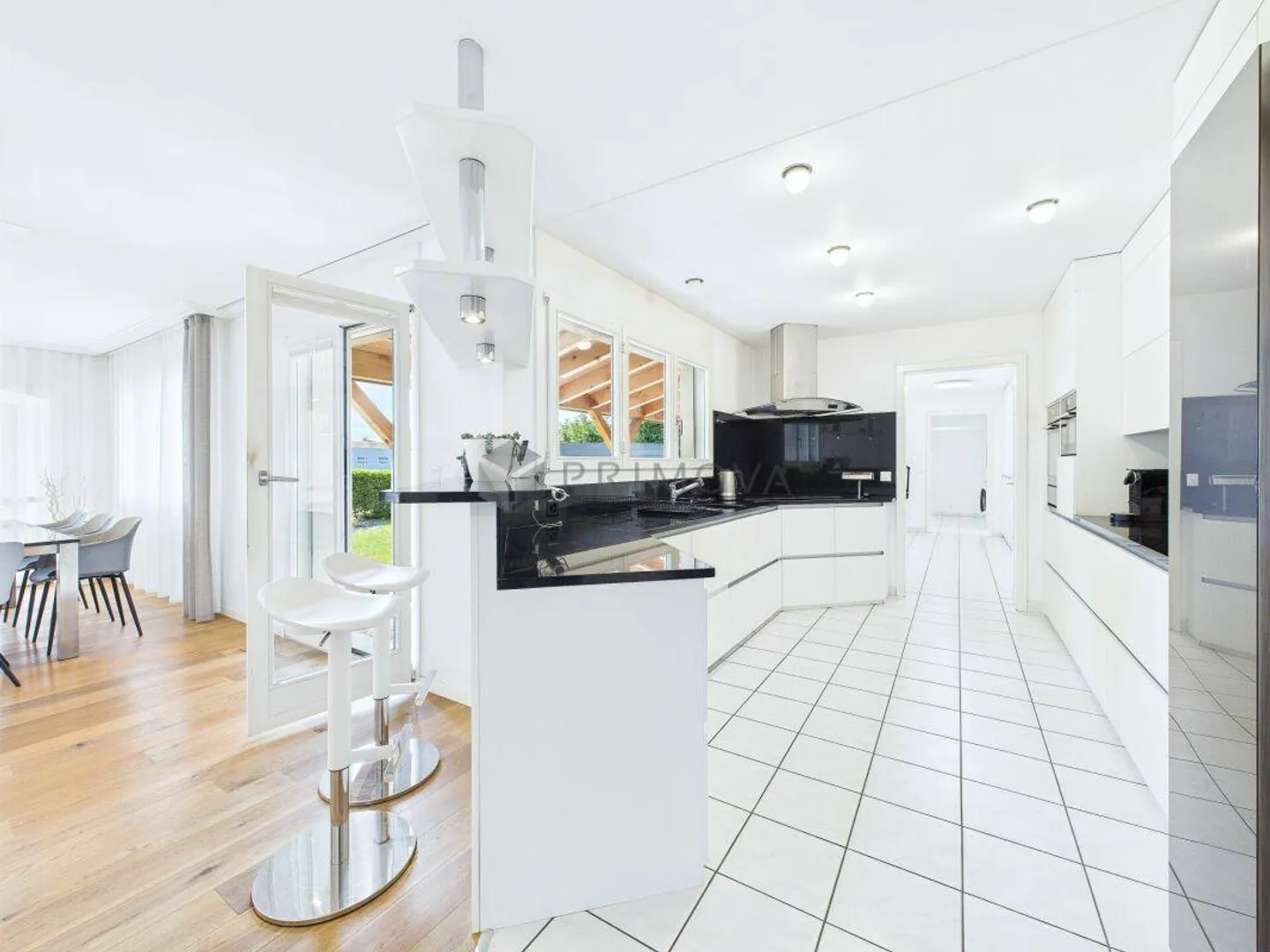 Architektonisches Juwel mit Seeblick - Foto 6 von 29