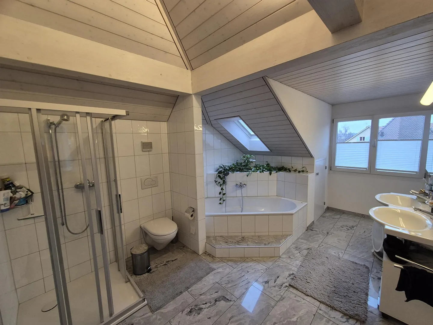 3 ½ Room Penthouse Apartment on Weissensteinstrasse - Photo 3 of 12