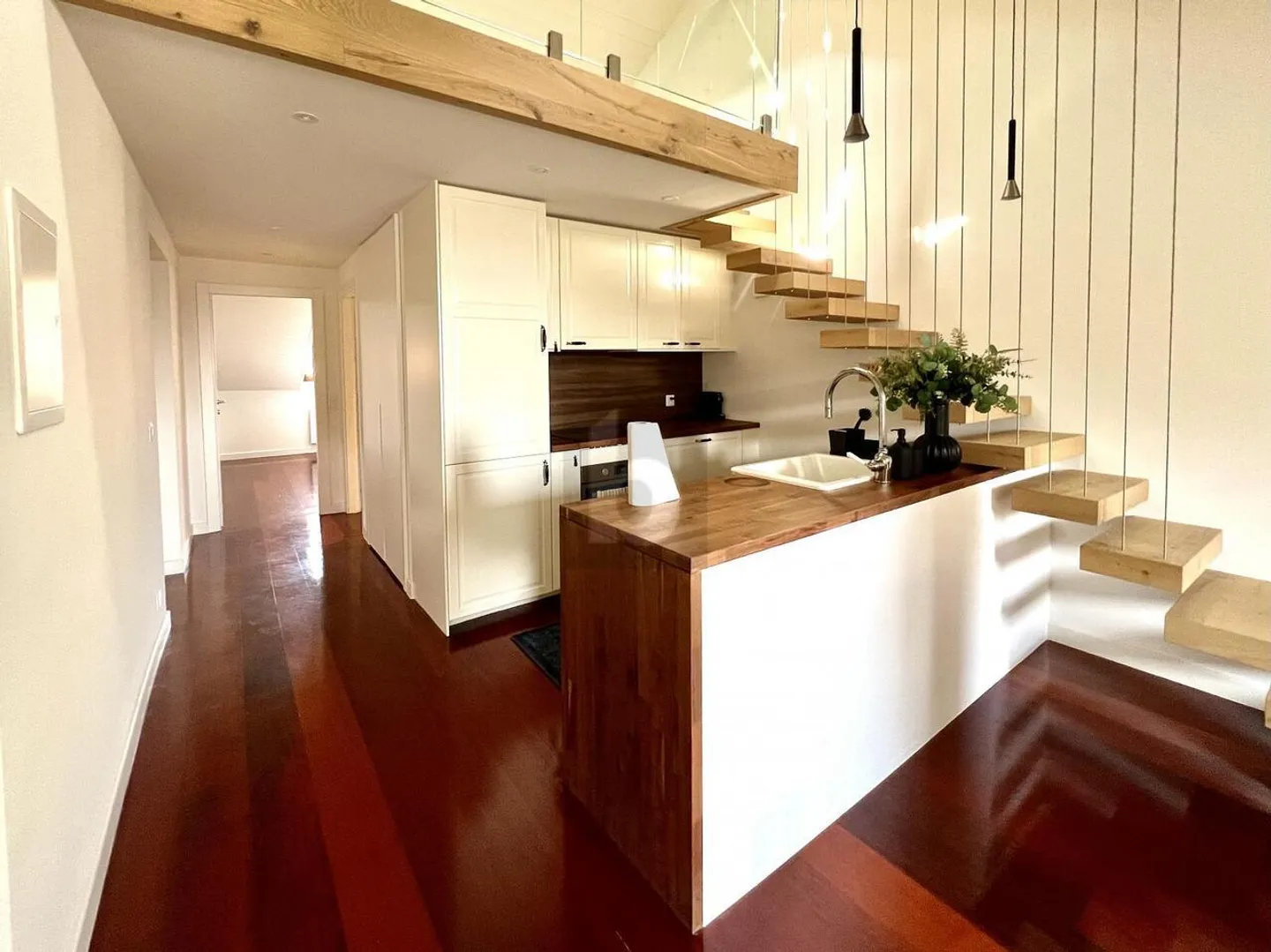 SUPERB MÖBLIERTES PENTHOUSE NUR WENIGE SCHRITTE VOM SEE ENTFERNT - Foto 1 von 6