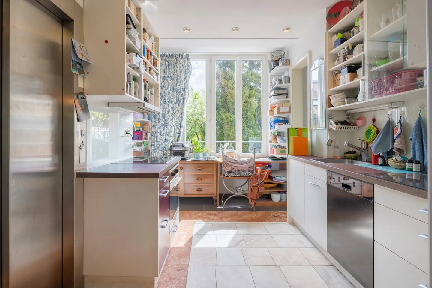 Jardin privé de 350 m² au cœur de Zurich — Appartement de jardin au caractère unique - Photo 5 sur 13