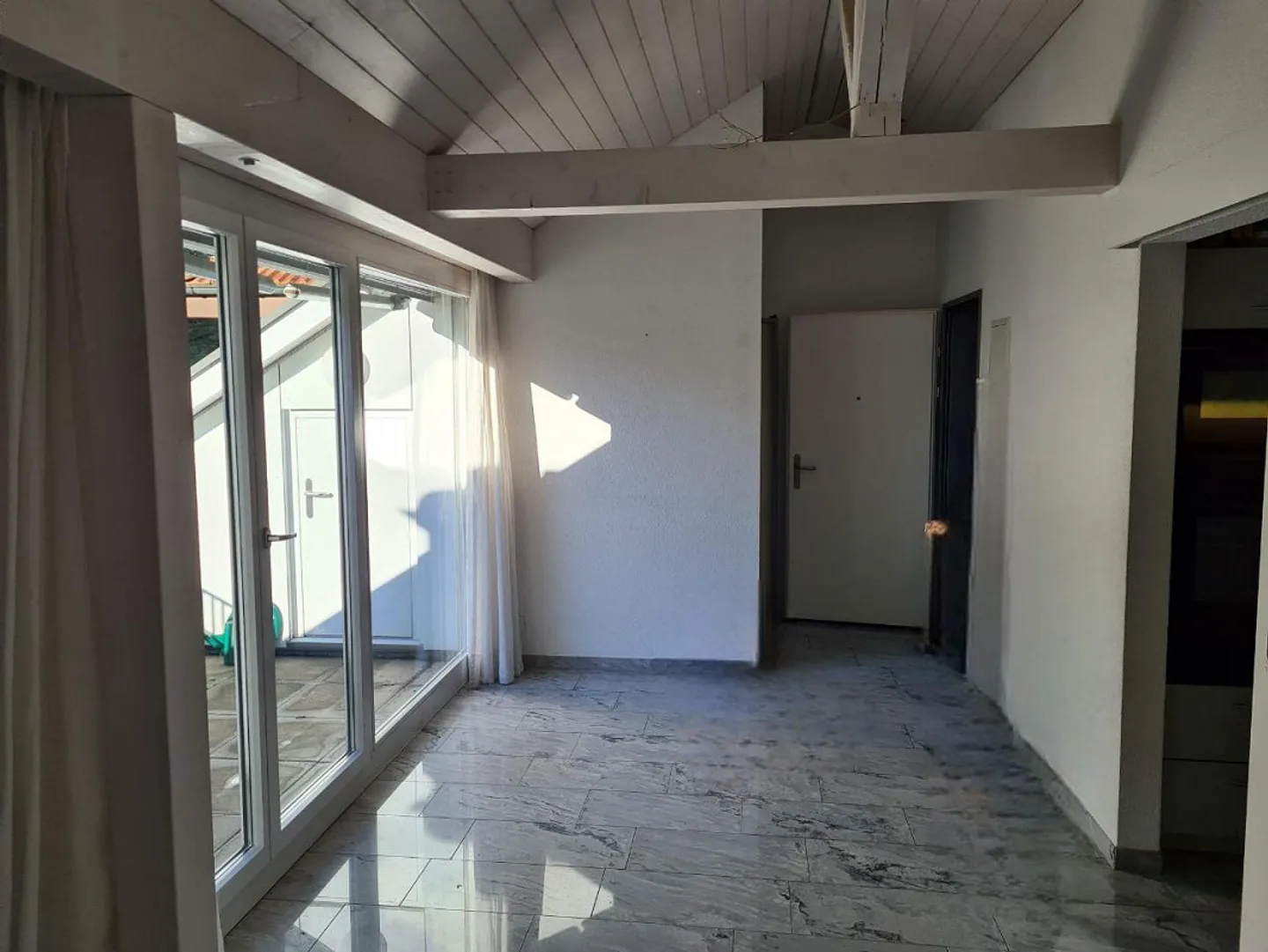 3 ½ Room Penthouse Apartment on Weissensteinstrasse - Photo 1 of 12