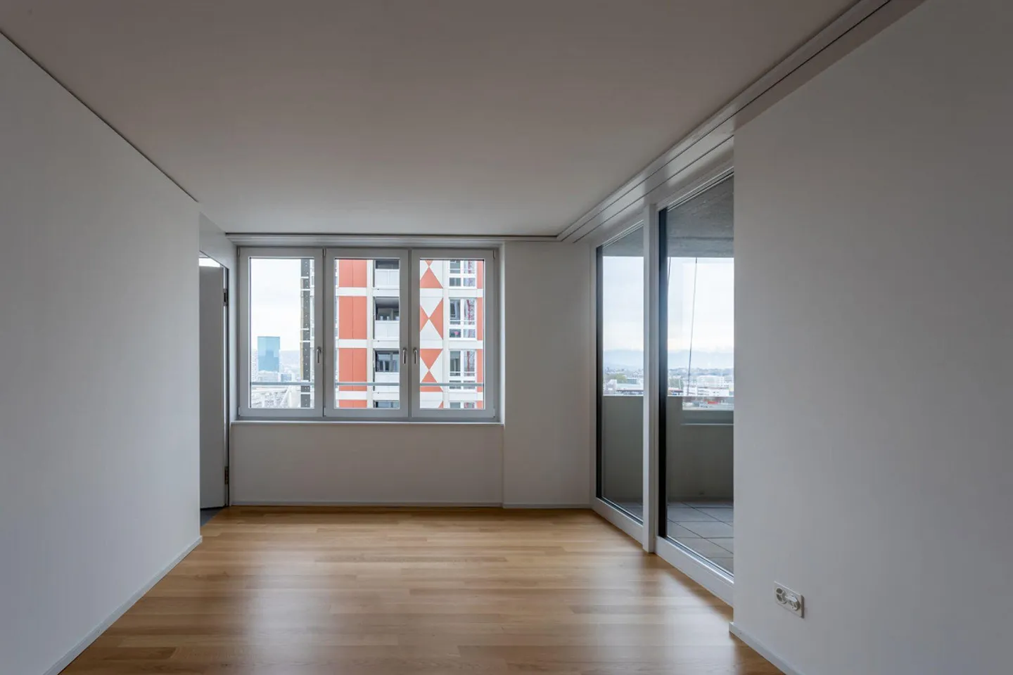 Appartement spacieux de 2,5 pièces 12.14 avec vue exclusive - Photo 10 sur 11