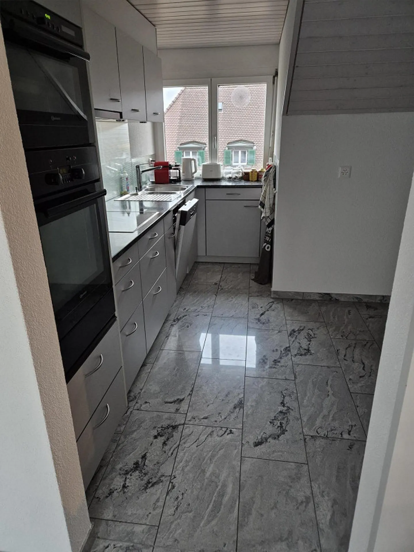 3 ½ Room Penthouse Apartment on Weissensteinstrasse - Photo 5 of 12