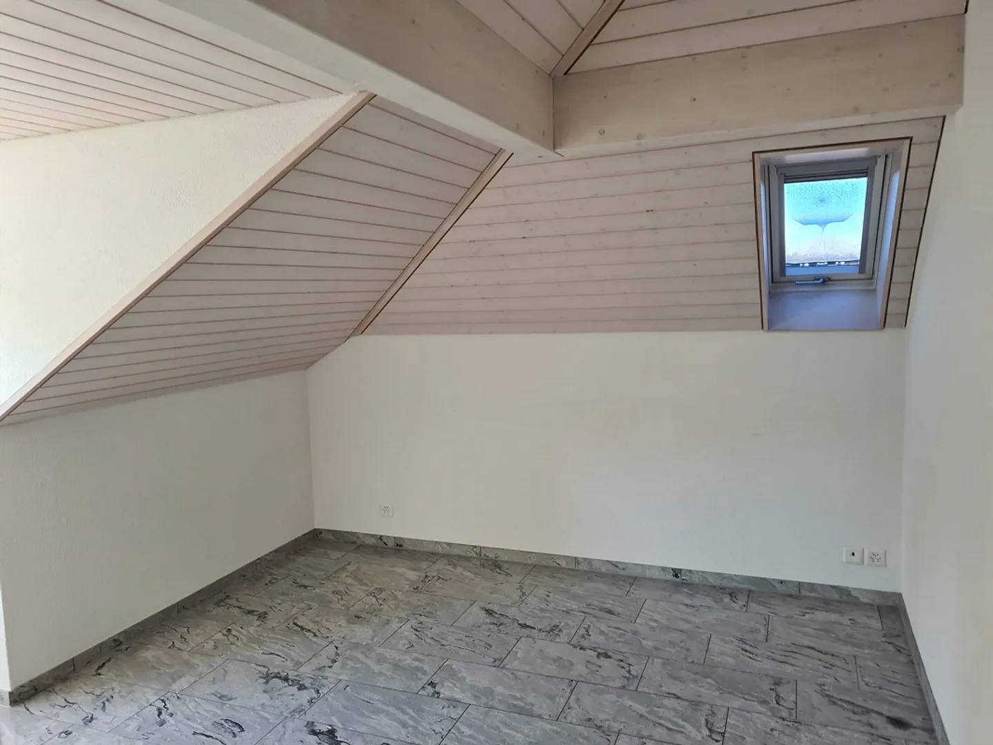 3 ½ Room Penthouse Apartment on Weissensteinstrasse - Photo 8 of 12