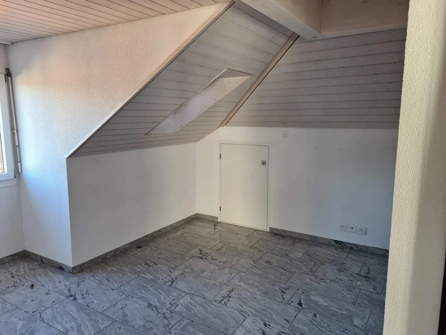 3 ½ Room Penthouse Apartment on Weissensteinstrasse - Photo 10 of 12