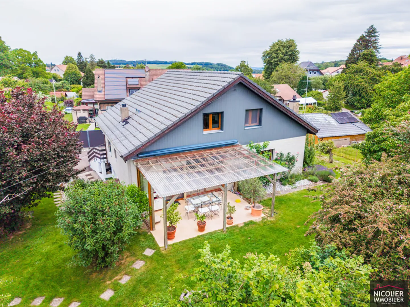 Maison familiale avec 4,5 pièces + un appartement de 2,5 pièces - Photo 1 sur 11